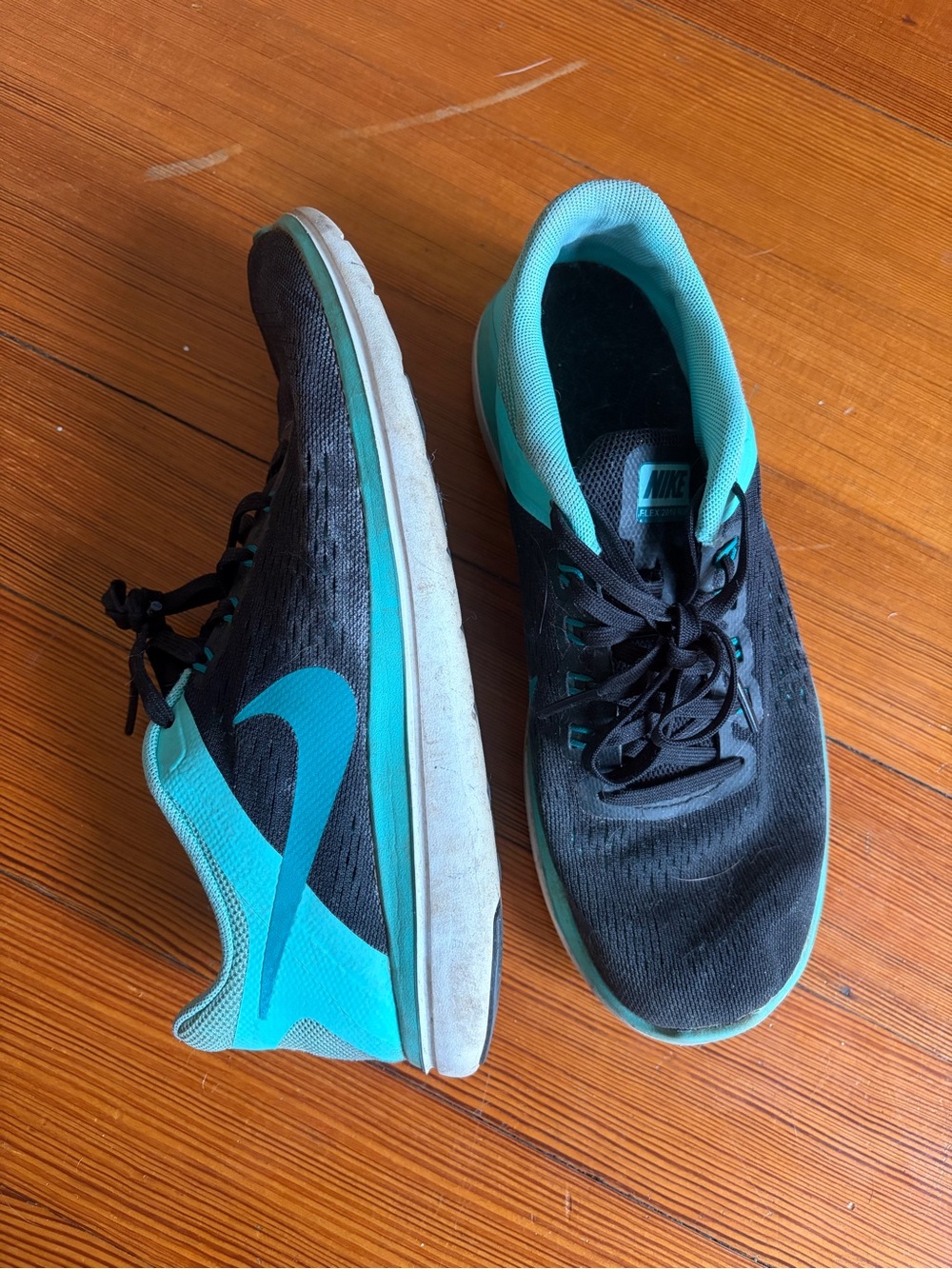🌻Nike Women’s Black & Teal Athletic Running Sneakers